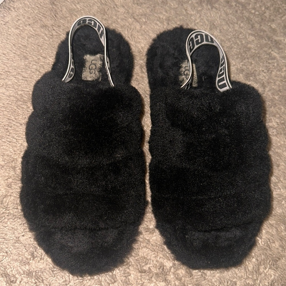 UGG SLIPPERS